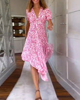 Klänning med v-ringning och blommönster